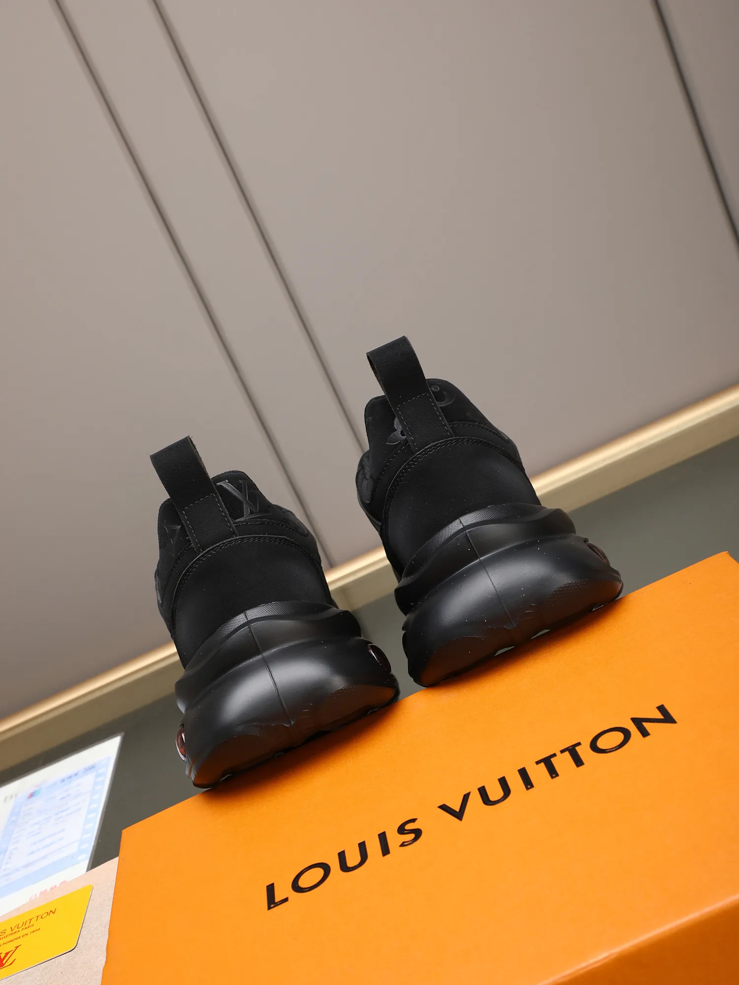 Men's shoes 💰460 [LV] Made of imported L special materials spliced ​​with cowhide and comfortable mesh lining. Private molded foam air cushion outsole, super light and comfortable on the feet! Perfect last shape, generous and fashionable design, 5 colors available! Code number: 38–44 (45 customized